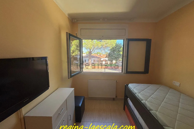 Chalet pareado en calle Cantallops