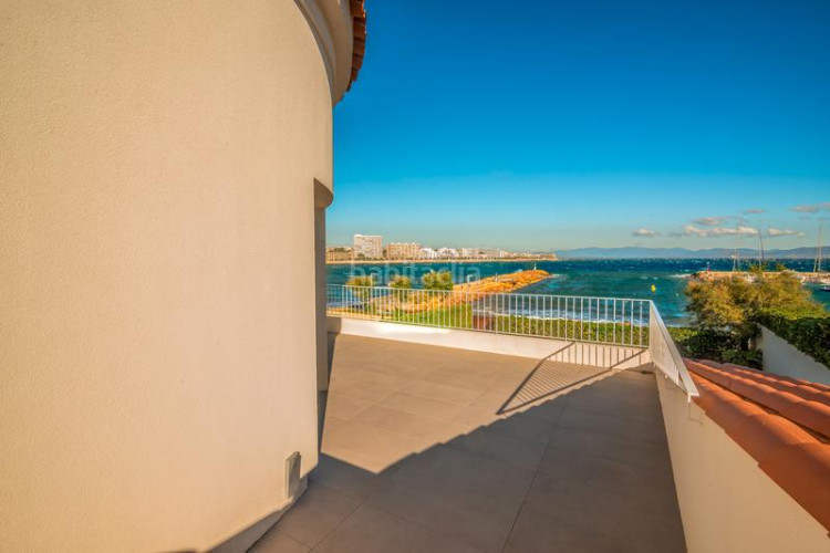 Casa en carrer ramon marquet 5 de lujo frente al mar en Escala (L´)