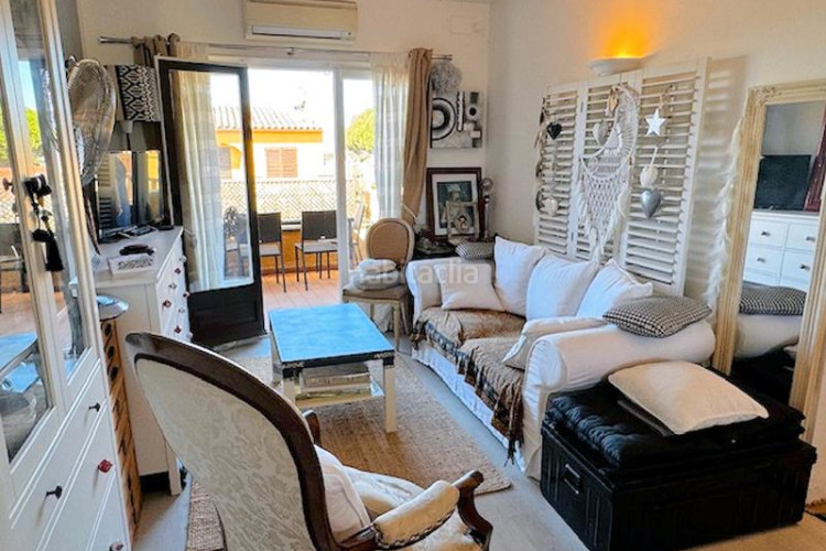 Apartamento  de 49m², terraza, parking, piscina en Escala (L´)