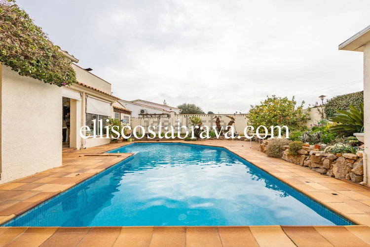 Casa independiente en Barrio Riells