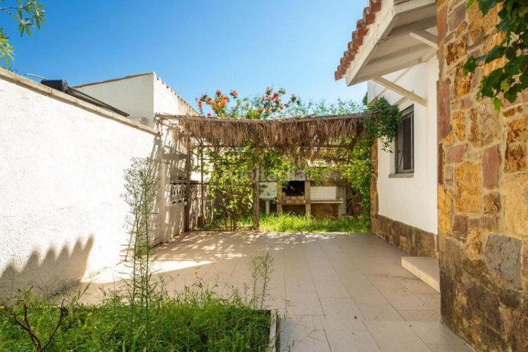Casa  individual con jardín privado zona puig sec en Escala (L´)