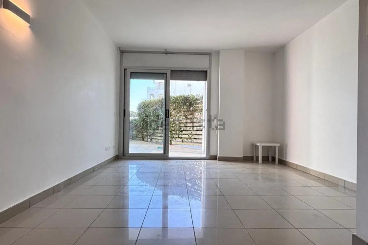 Precioso apartamento de planta baja frente el puerto de l'Escala!