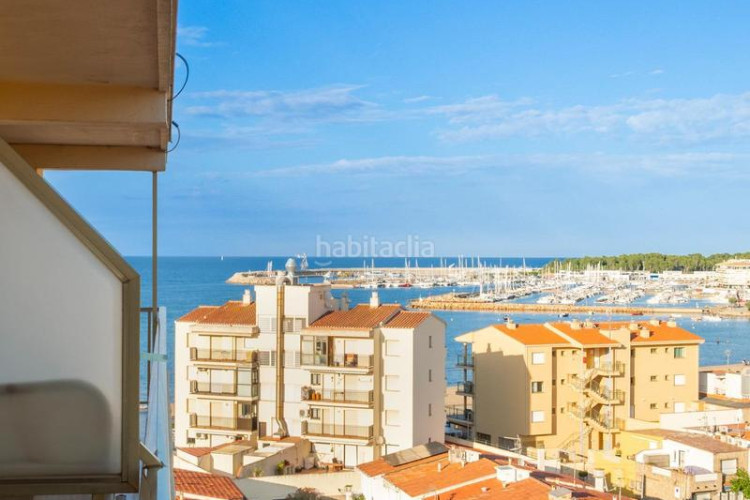 Piso apartamento con terraza vistas al mar y montaña en Escala (L´)