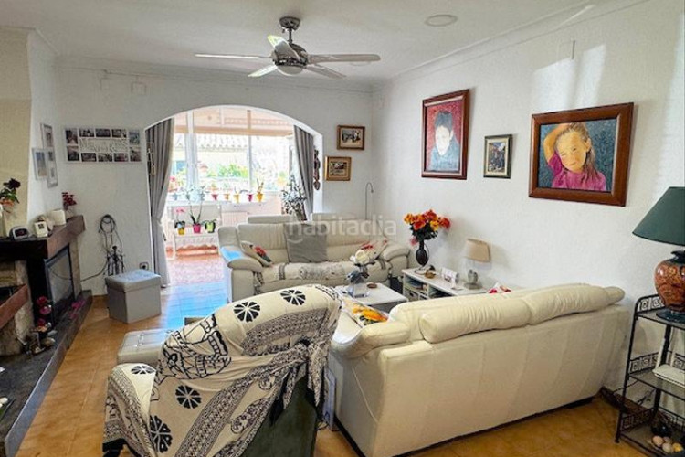 Casa  de 202m² con 5 dormitorios, 2 baños, 200m de la playa. en Escala (L´)