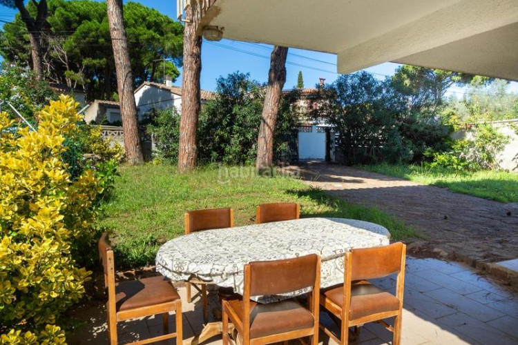 Casa  individual con jardín privado zona puig sec en Escala (L´)