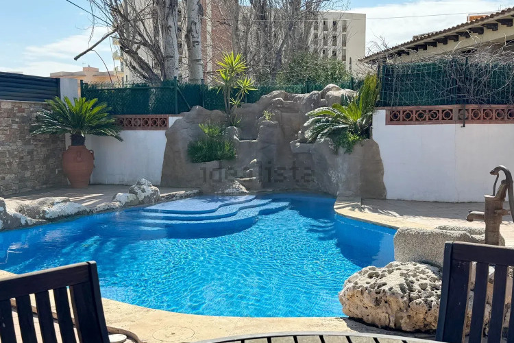 Casa independiente en calle de Figueres, 1