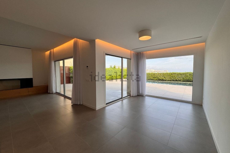 Chalet pareado en avenida Riells