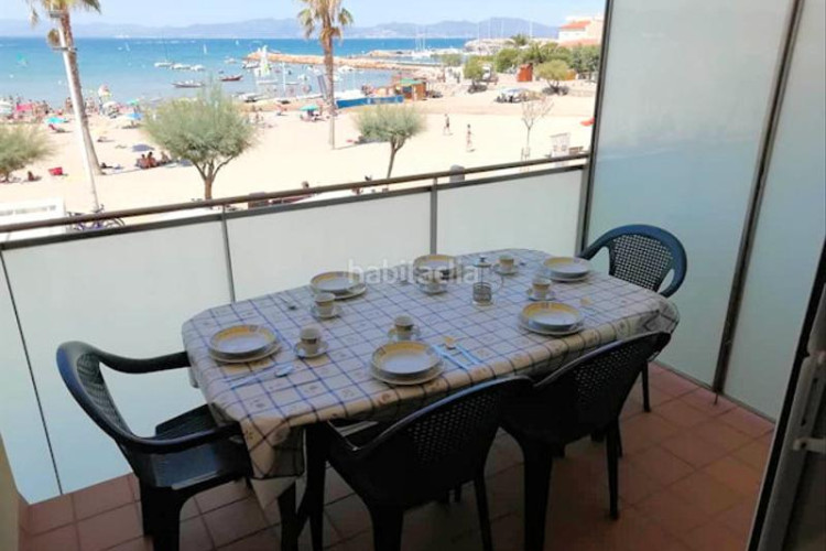 Piso apartamento 114m², vista mar, primera línea, con licencia turistico en Escala (L´)