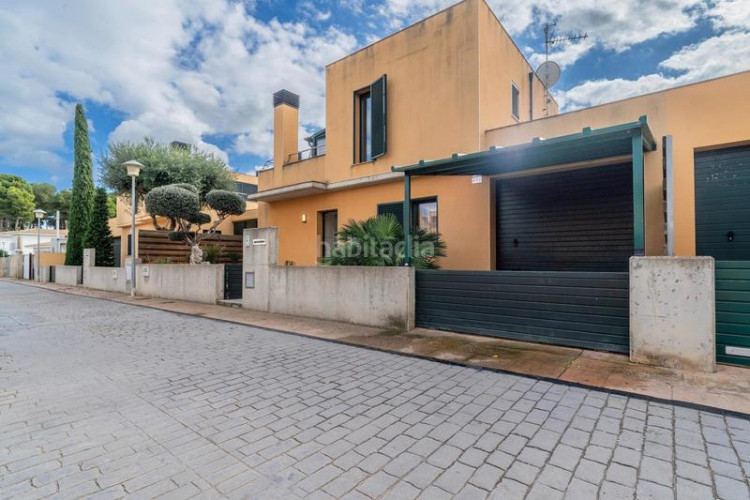 Casa  moderna situada a 250m de la playa en Riells Escala (L´)