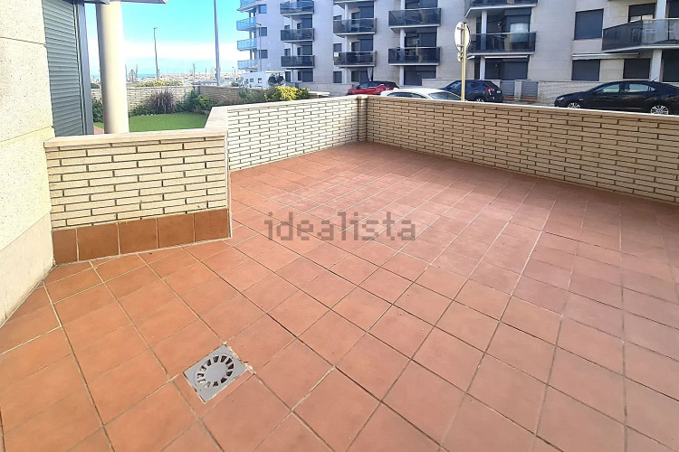 PISO EN PLANTA BAJA A 1 MINUTO DE LA PLAYA DE RIELLS Y DEL PUERTO ¡CON LICENCIA DE ALQUILER TURÍS