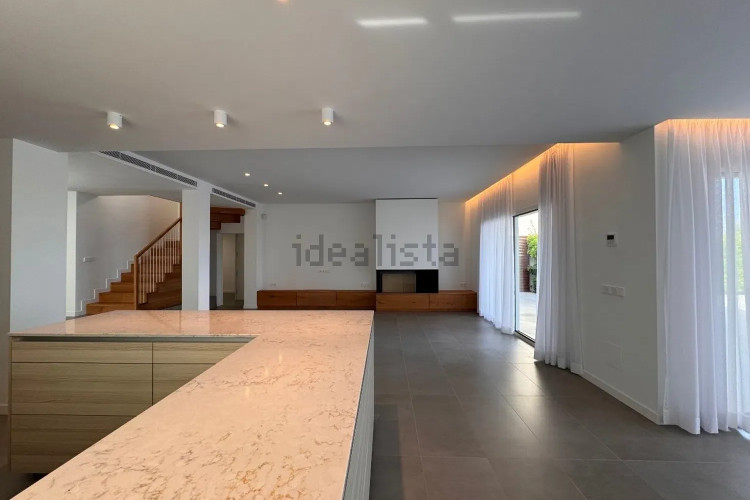 Chalet pareado en avenida Riells