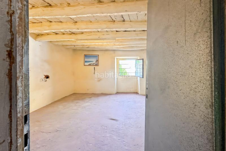 Casa masía del siglo xvi ubicada en lescala, en la costa brava, con 860 m de superficie habitable organizados en torno a un amplio pati en Escala (L´)