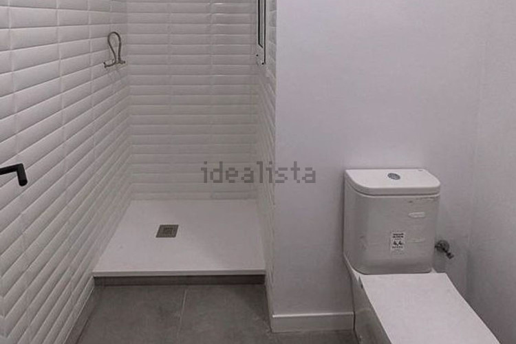 PISO REFORMADO EN EL NUCLEO DE LA ESCALA A 1 MINUTO DE LA PLAYA