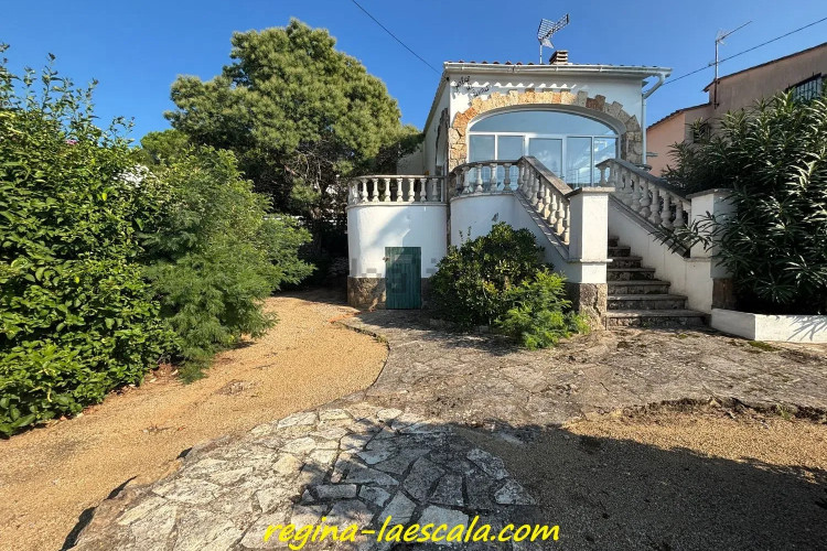 Chalet pareado en calle Pinedes