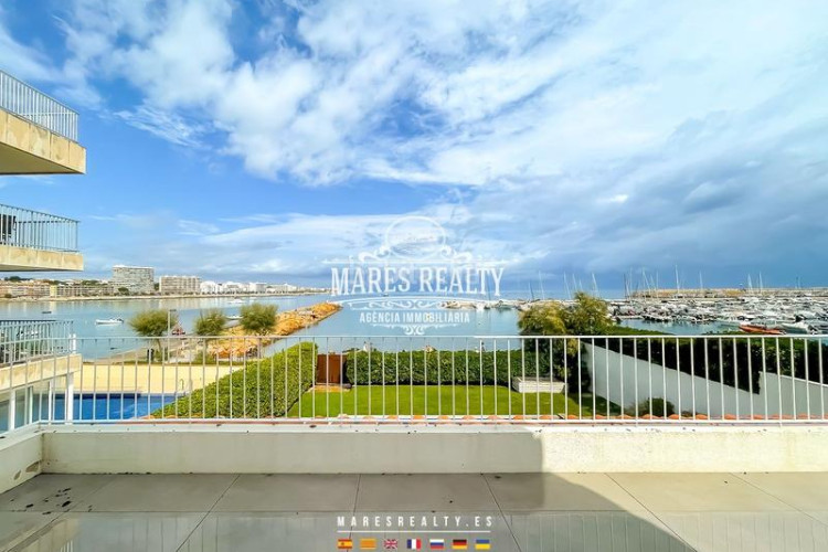 Casa lujosa casa reformada en primera línea de mar en la costa brava en Escala (L´)