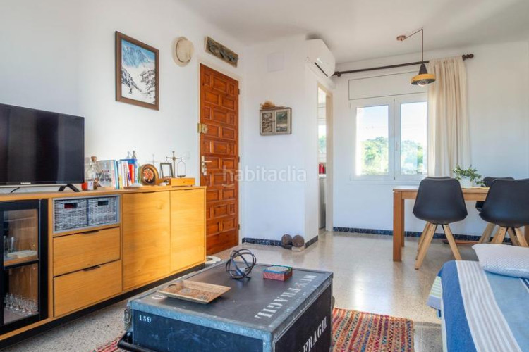 Apartamento piso en muy buen estado con vistas despejadas en Escala (L´)