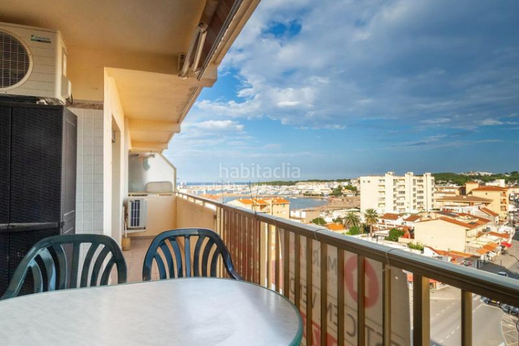 Piso apartamento con terraza vistas al mar y montaña en Escala (L´)