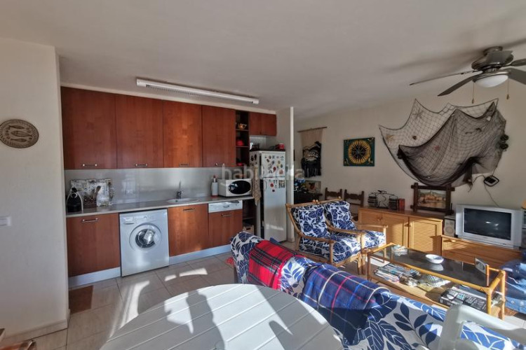 Piso en passeig mar 17 apartamento primera linia de mar con amplias terrazas y piscina comunitaria en el pueblo de l'escala en Escala (L´)