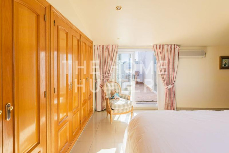 Ático  de 214 m2 con vistas y terraza en venta en escala, l en Escala (L´)