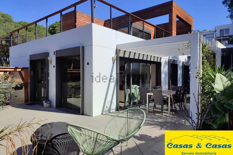 Casa independiente en calle Trencabraços