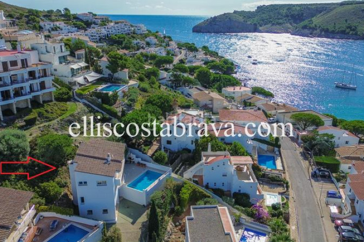Casa fantástica propiedad con piscina privada y vistas al mar. en Escala (L´)