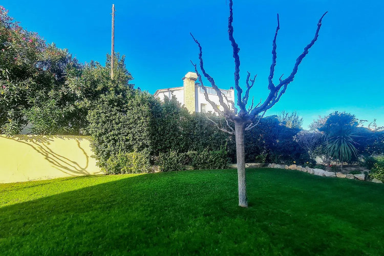 PISO EN PLANTA BAJA A 1 MINUTO DE LA PLAYA DE RIELLS Y DEL PUERTO ¡CON LICENCIA DE ALQUILER TURÍS