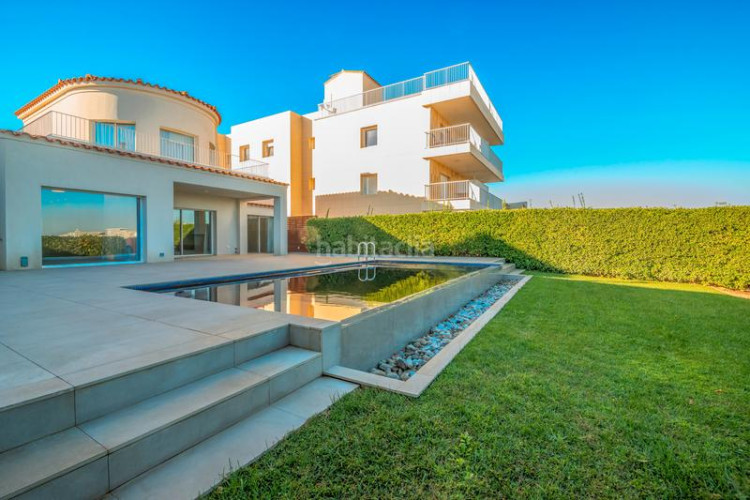 Casa en carrer ramon marquet 5 de lujo frente al mar en Escala (L´)