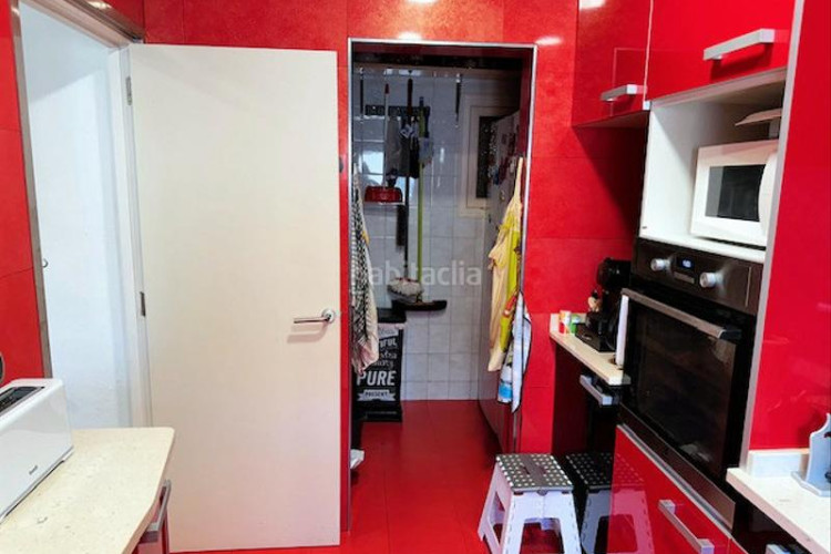 Casa  de 202m² con 5 dormitorios, 2 baños, 200m de la playa. en Escala (L´)