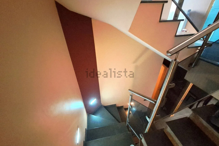 Casa de construcción 2008 con vistas panorámicas, en una zona residencial exclusiva!