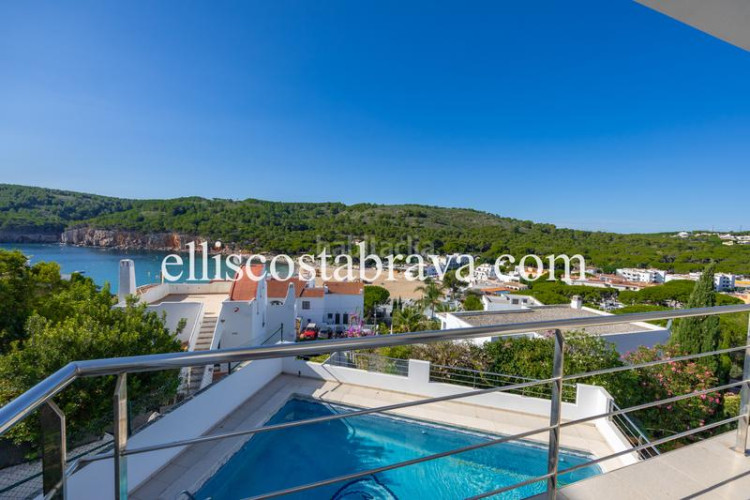 Casa fantástica propiedad con piscina privada y vistas al mar. en Escala (L´)