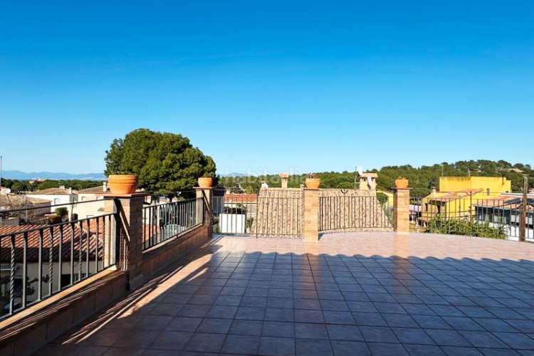 Casa en carrer muga 73 con piscina privada y vistas al mar panorámicas en Escala (L´)