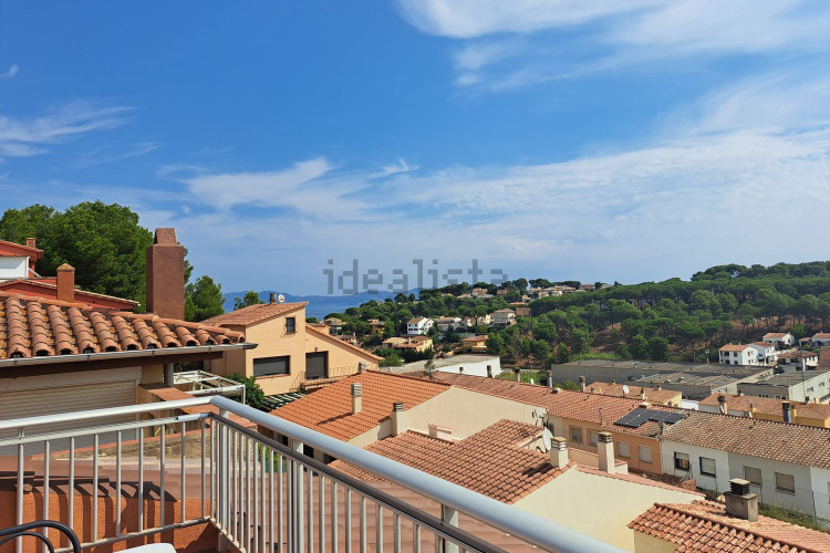 Casa de construcción 2008 con vistas panorámicas, en una zona residencial exclusiva!