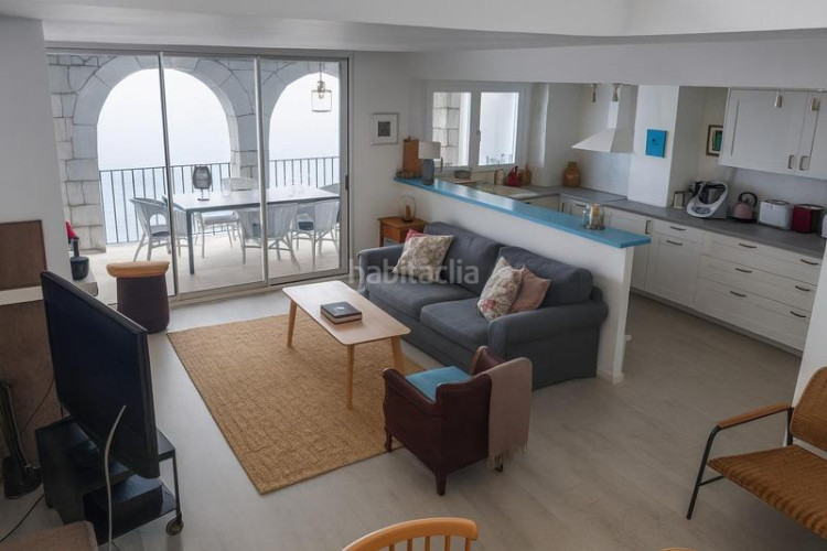 Piso dúplex exclusivo con espectaculares vistas al mar y solárium privado en Escala (L´)