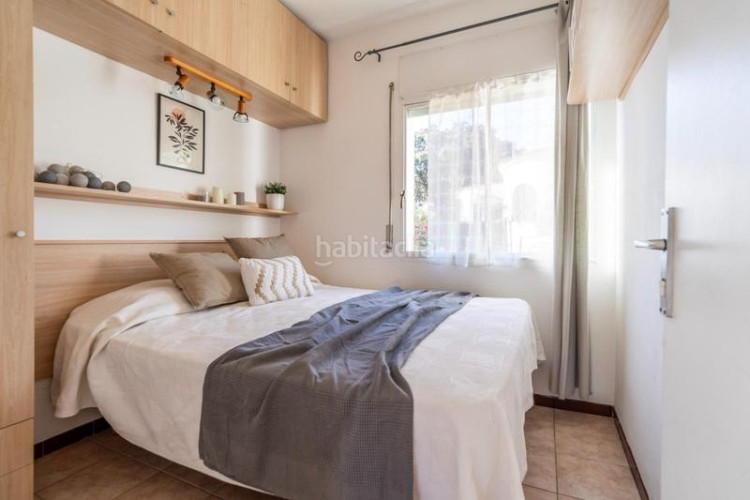 Piso  con 3 habitaciones situado zona montgó en Escala (L´)