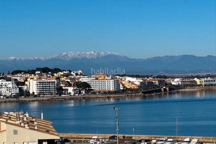Apartamento en avinguda riells 142 apartamento, 65m2, con vistas al puerto y al mar y con parking en Escala (L´)