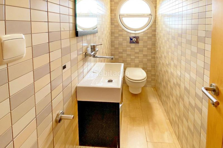 Chalet en carrer barcelona 42 casa a 200 metros de la playa con gran jardín y piscina en Escala (L´)