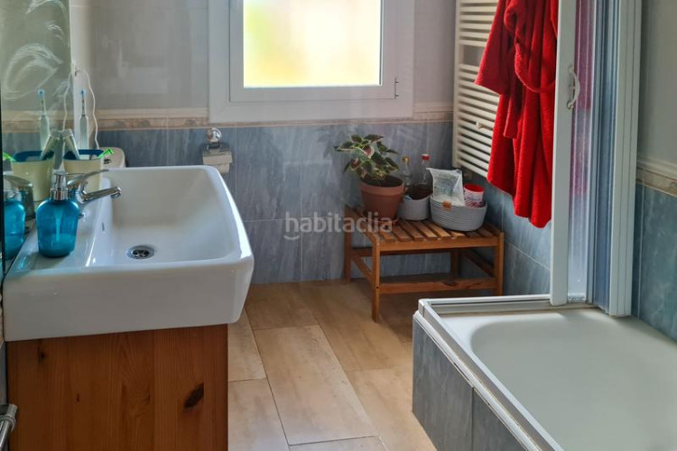 Chalet en carrer barcelona 42 casa a 200 metros de la playa con gran jardín y piscina en Escala (L´)