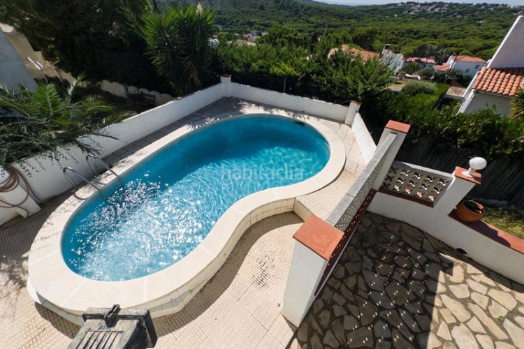 Casa  en cala Montgó con piscina, bonitas vistas y a sólo 180m del mar en Escala (L´)