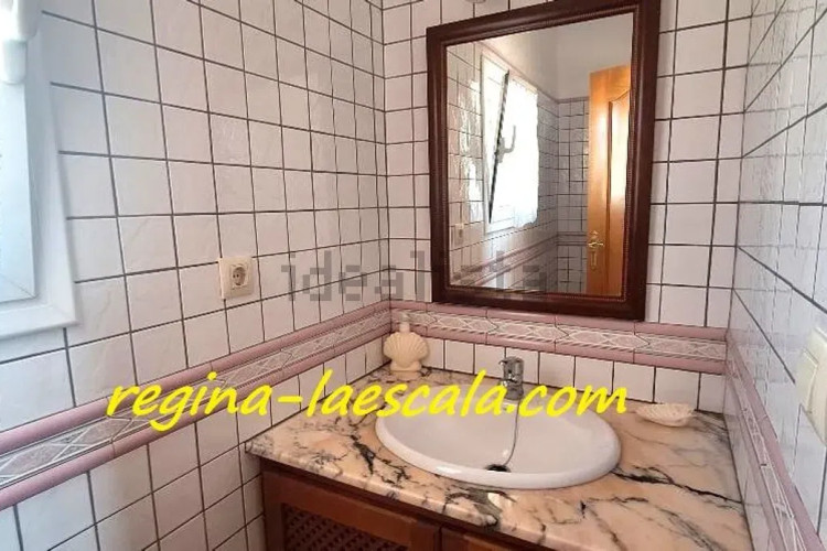 CON LICENCIA TURÍSTICA ! Una espaciosa casa, con mucha luz !