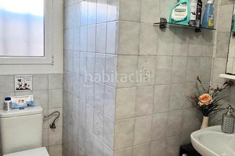Casa  de 202m² con 5 dormitorios, 2 baños, 200m de la playa. en Escala (L´)