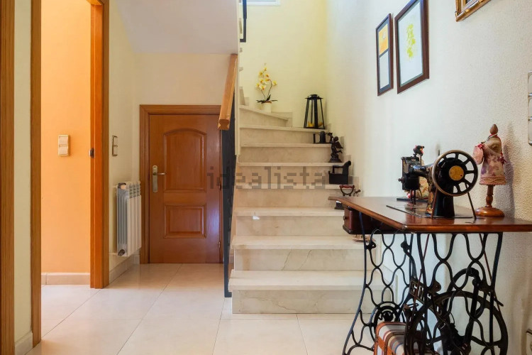Chalet pareado en calle Tossa