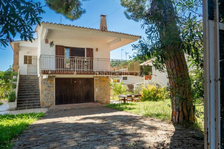 Casa  individual con jardín privado zona puig sec en Escala (L´)