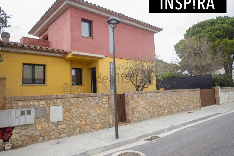 Casa independiente en calle Salvia