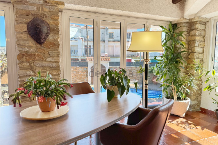 Casa independiente en calle de Figueres, 1