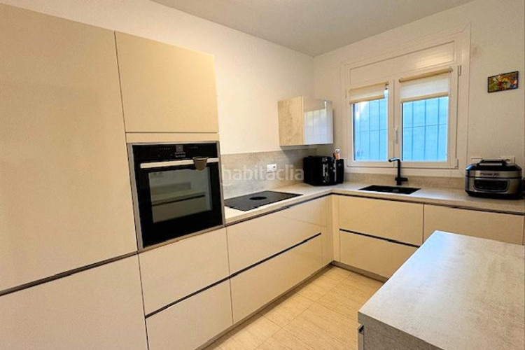 Chalet villa con piscina privada, de primera calidad en Escala (L´)