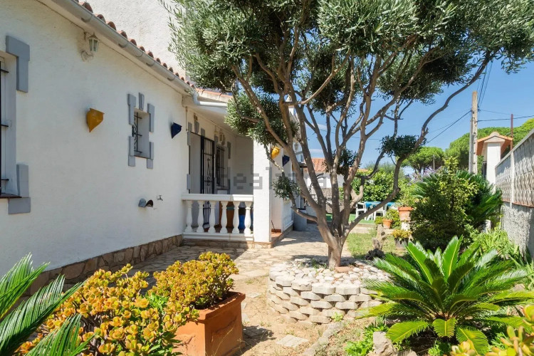 Casa independiente en calle Pinedes