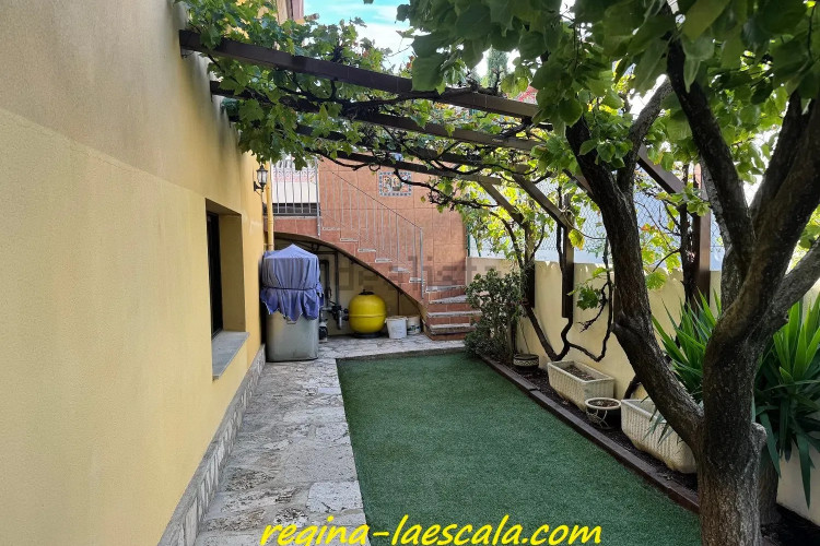 Chalet pareado en calle Cantallops
