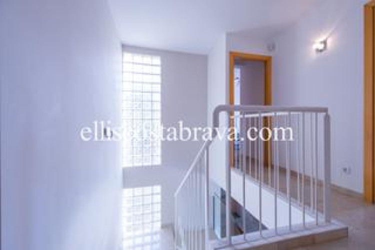 Casa fantástica propiedad con piscina privada y vistas al mar. en Escala (L´)