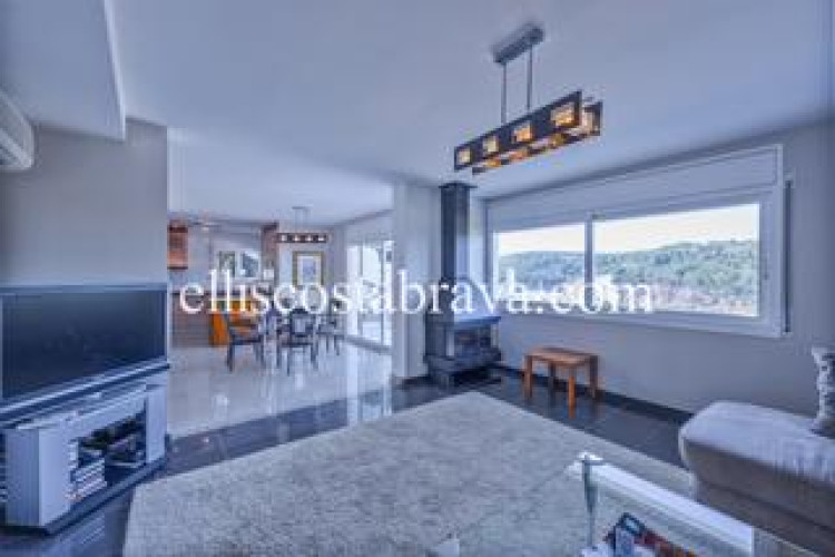 Casa fantástica propiedad con piscina privada y vistas al mar. en Escala (L´)