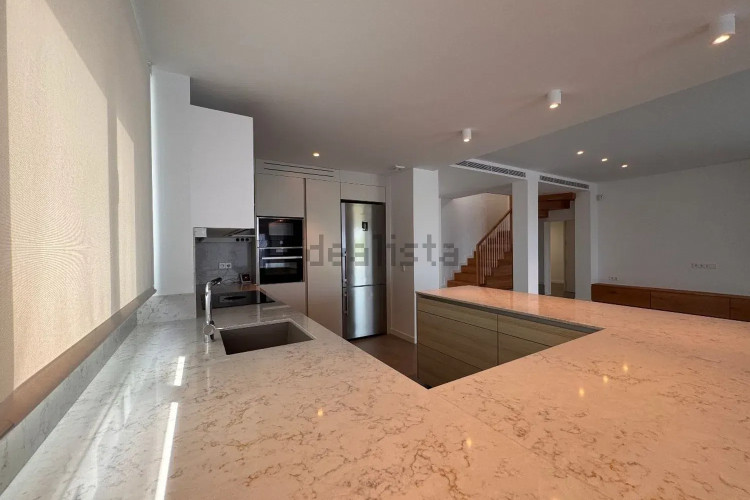 Chalet pareado en avenida Riells